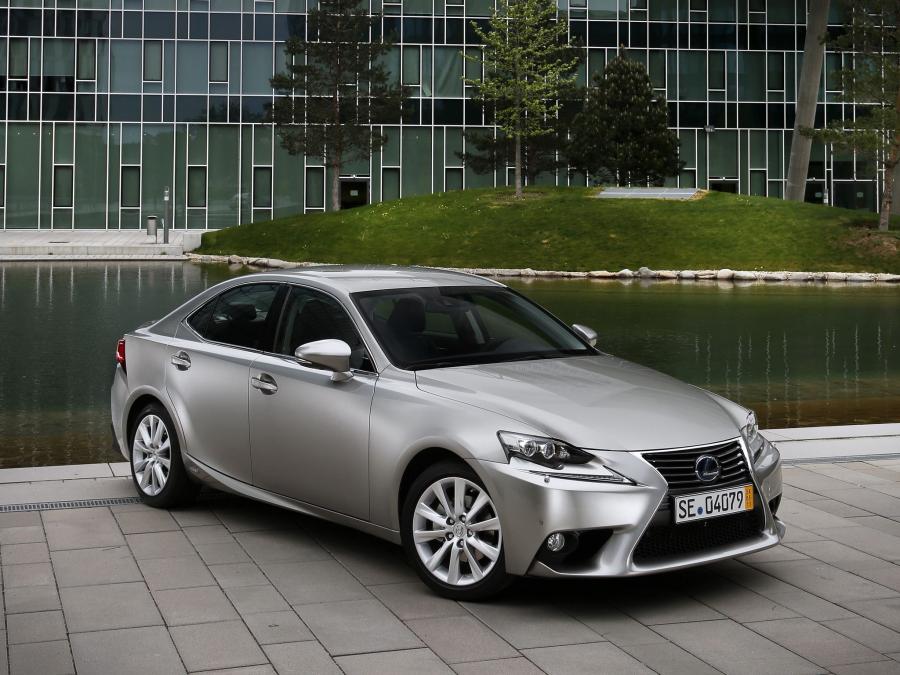  Lexus IS300h 2013 года  (EU) (фото 15 из 16)